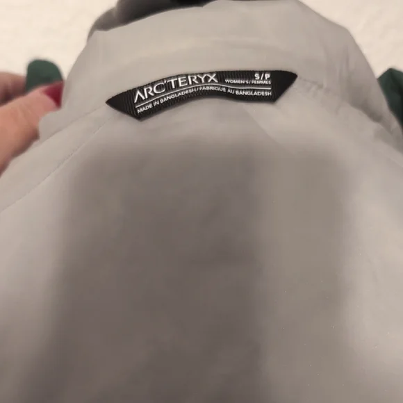 Arc'teryx Women's Atom Forest Green Ski Jacket Hoody - Picture 5 of 5